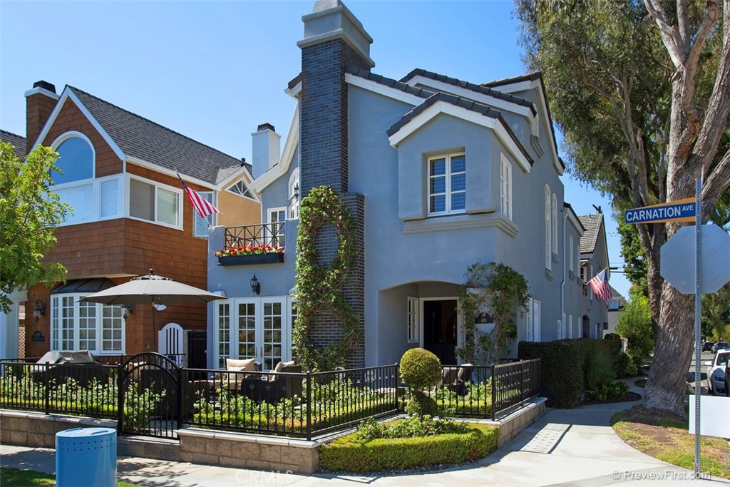441 Carnation Avenue Corona del Mar, CA 92625 - Photo 25 of 25 a front view of a house with entertaining space