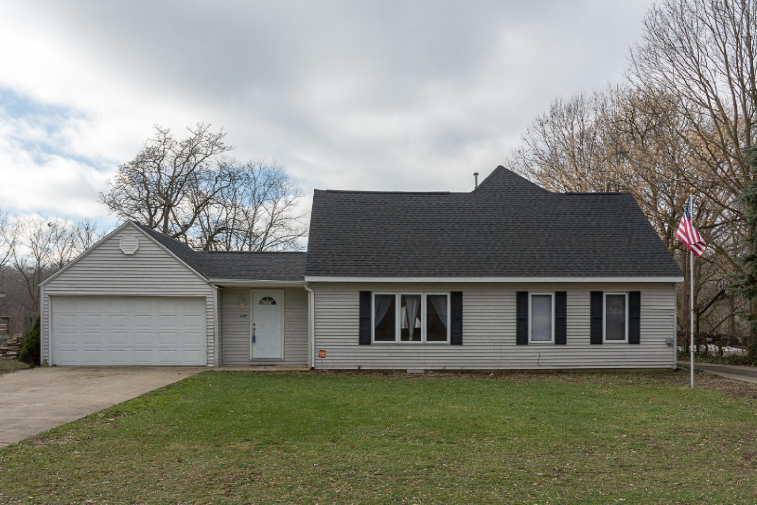 1828 River Bluff Road Niles, MI 49120 - Photo 1 of 37 1828 River Bluff Rd Niles MI-large-001-1