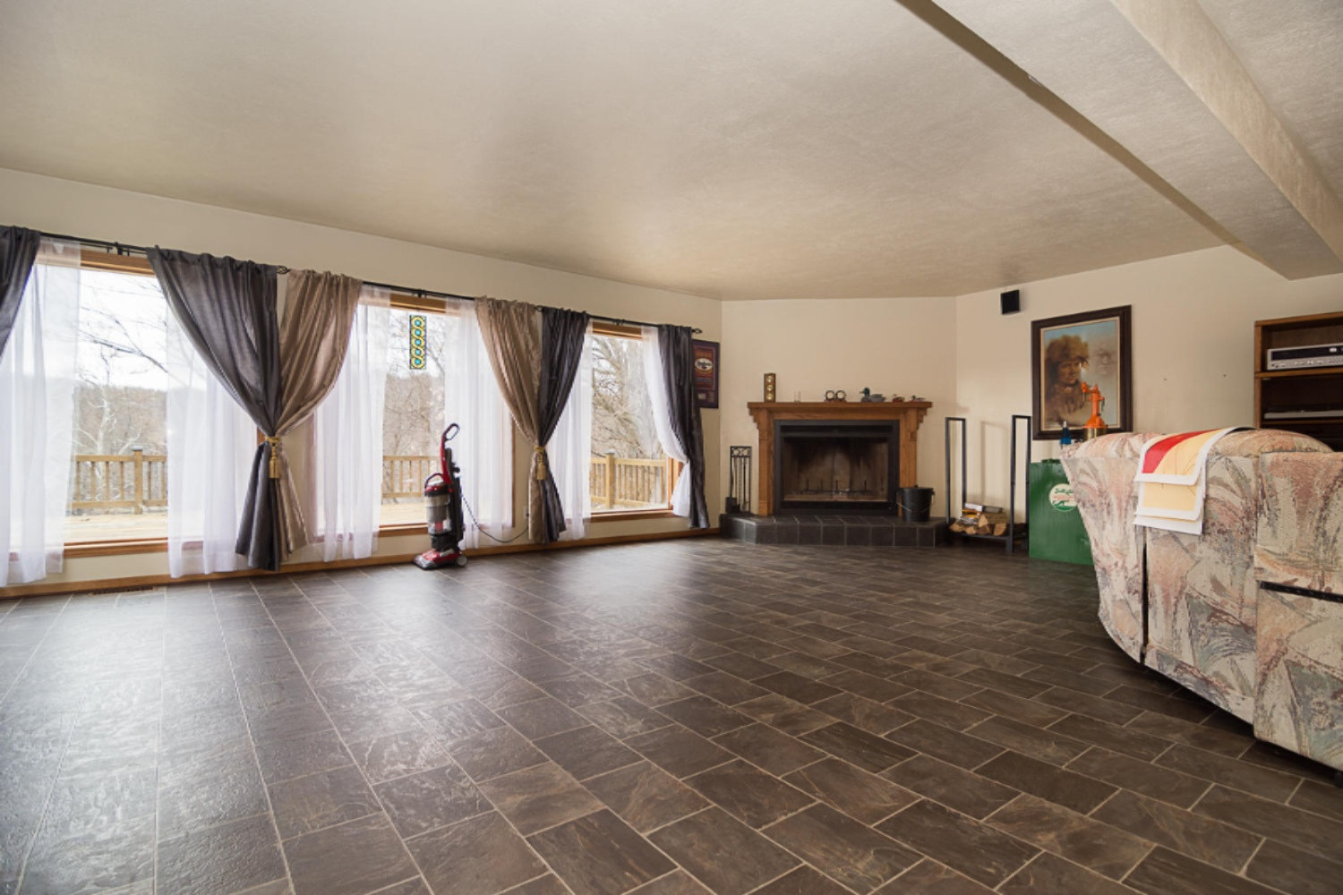1828 River Bluff Road Niles, MI 49120 - Photo 15 of 37 Huge Livingroom