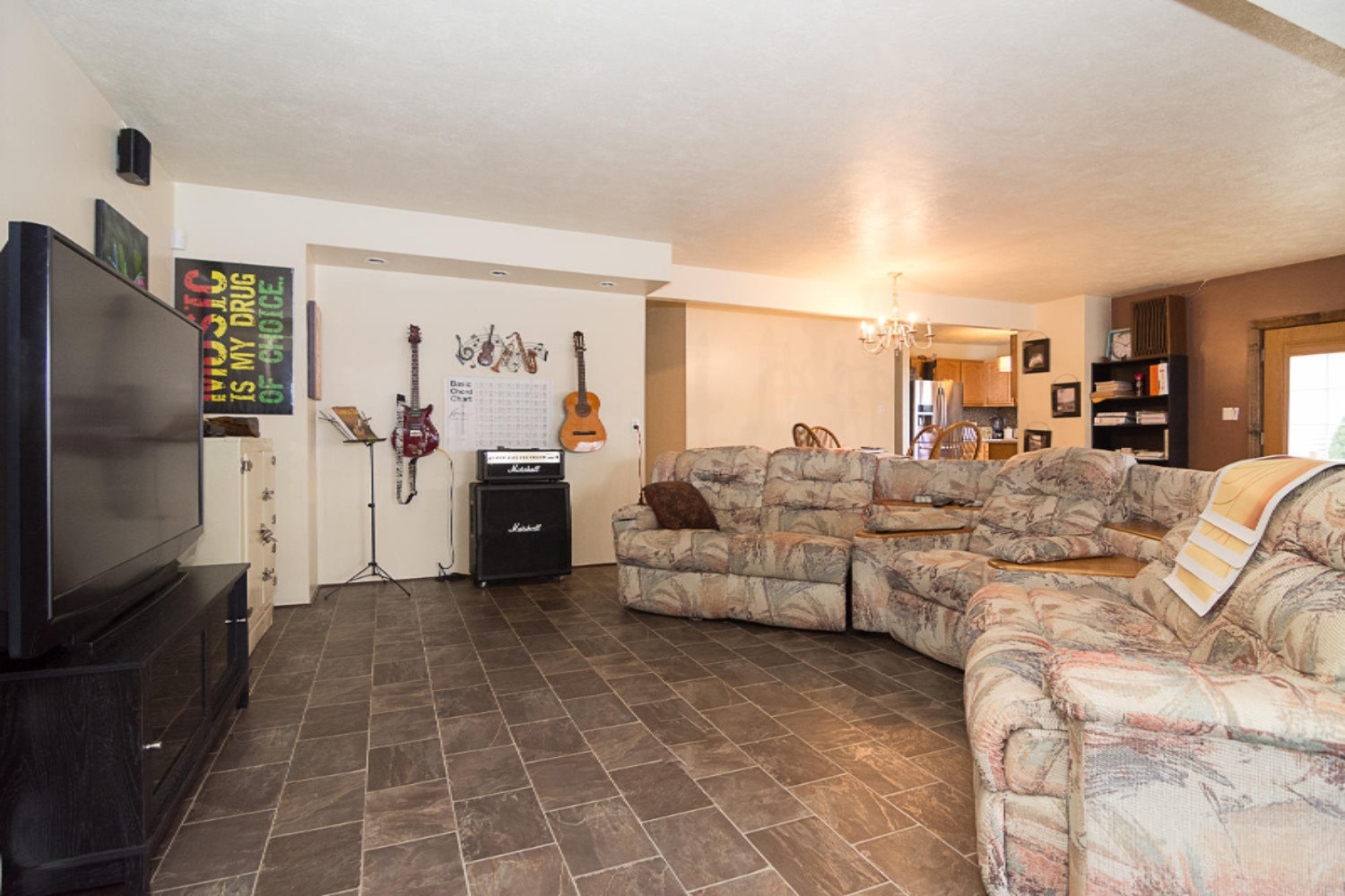 1828 River Bluff Road Niles, MI 49120 - Photo 16 of 37 Huge Livingroom