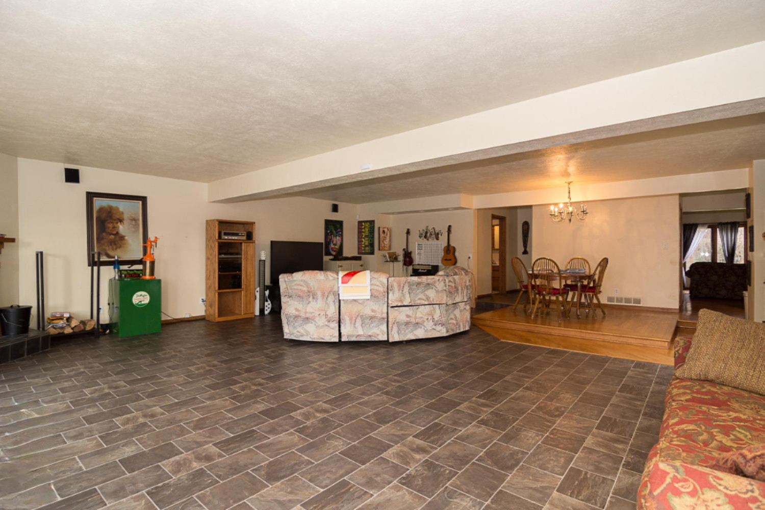 1828 River Bluff Road Niles, MI 49120 - Photo 18 of 37 Huge Livingroom