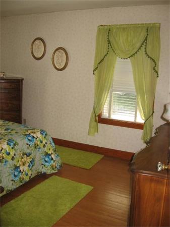 18 Villa Road Shrewsbury, MA 01545 - Photo 6 of 17 Gallery Image 6