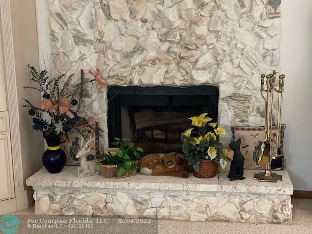 Oaktree Estates Oakland Park, FL 33309 - Photo 10 of 17 a vase of flowers sitting on a table