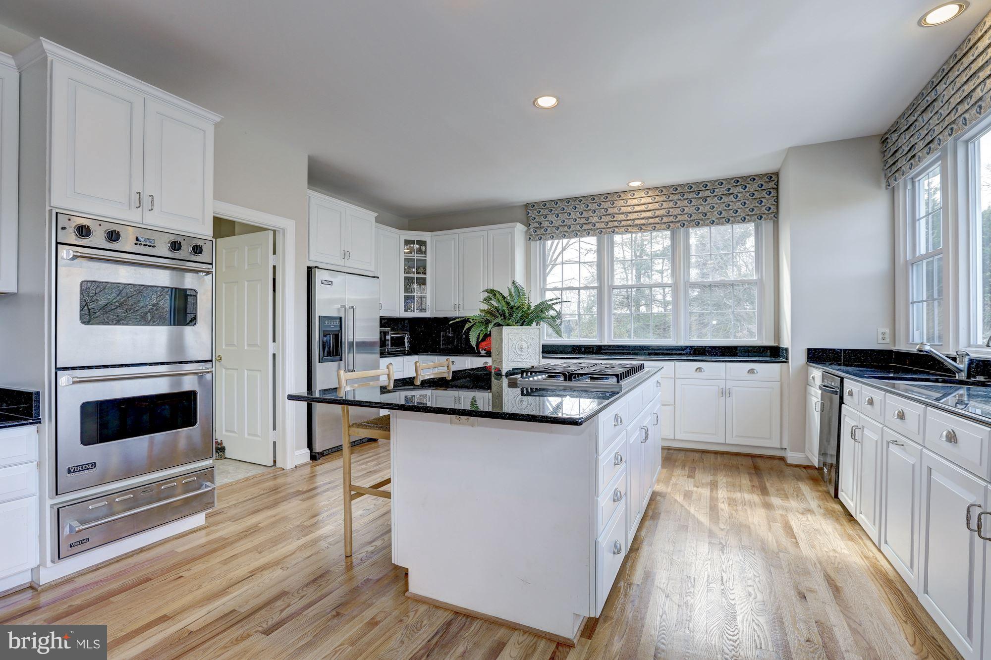 12912 Three Sisters Road Potomac, MD 20854 - Photo 13 of 30 Kitchen