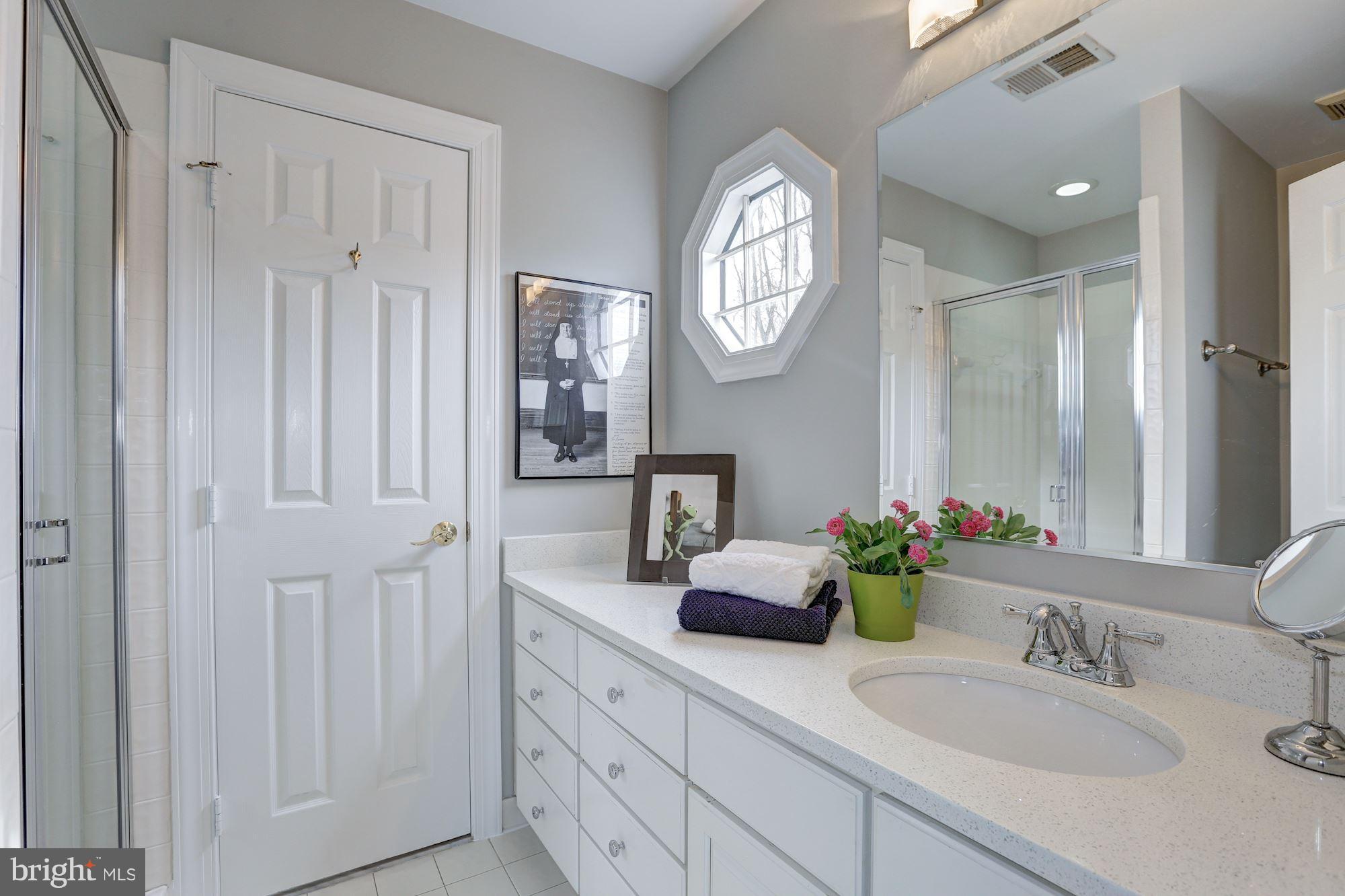 12912 Three Sisters Road Potomac, MD 20854 - Photo 21 of 30 Bath