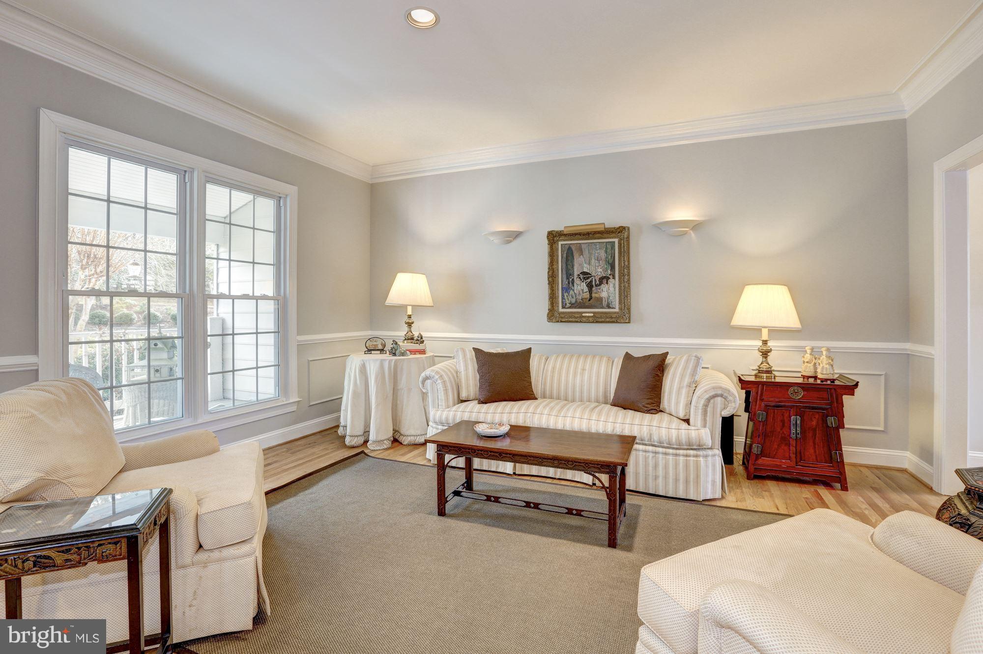 12912 Three Sisters Road Potomac, MD 20854 - Photo 6 of 30 Living Room