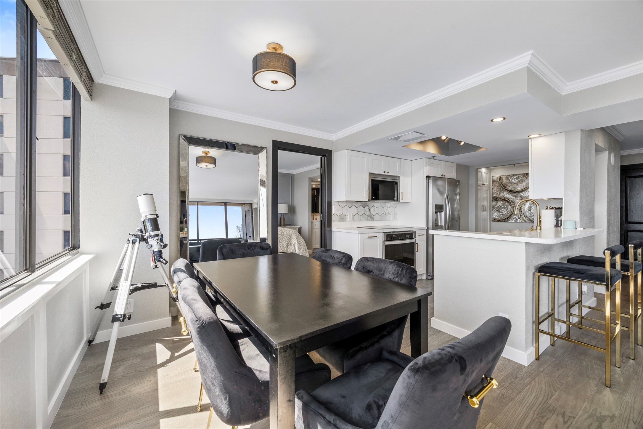 3525 Sage Road, Unit 1403 Houston, TX 77056 - Photo 16 of 47 a living room with stainless steel appliances kitchen island granite countertop furniture and a dining table with kitchen view