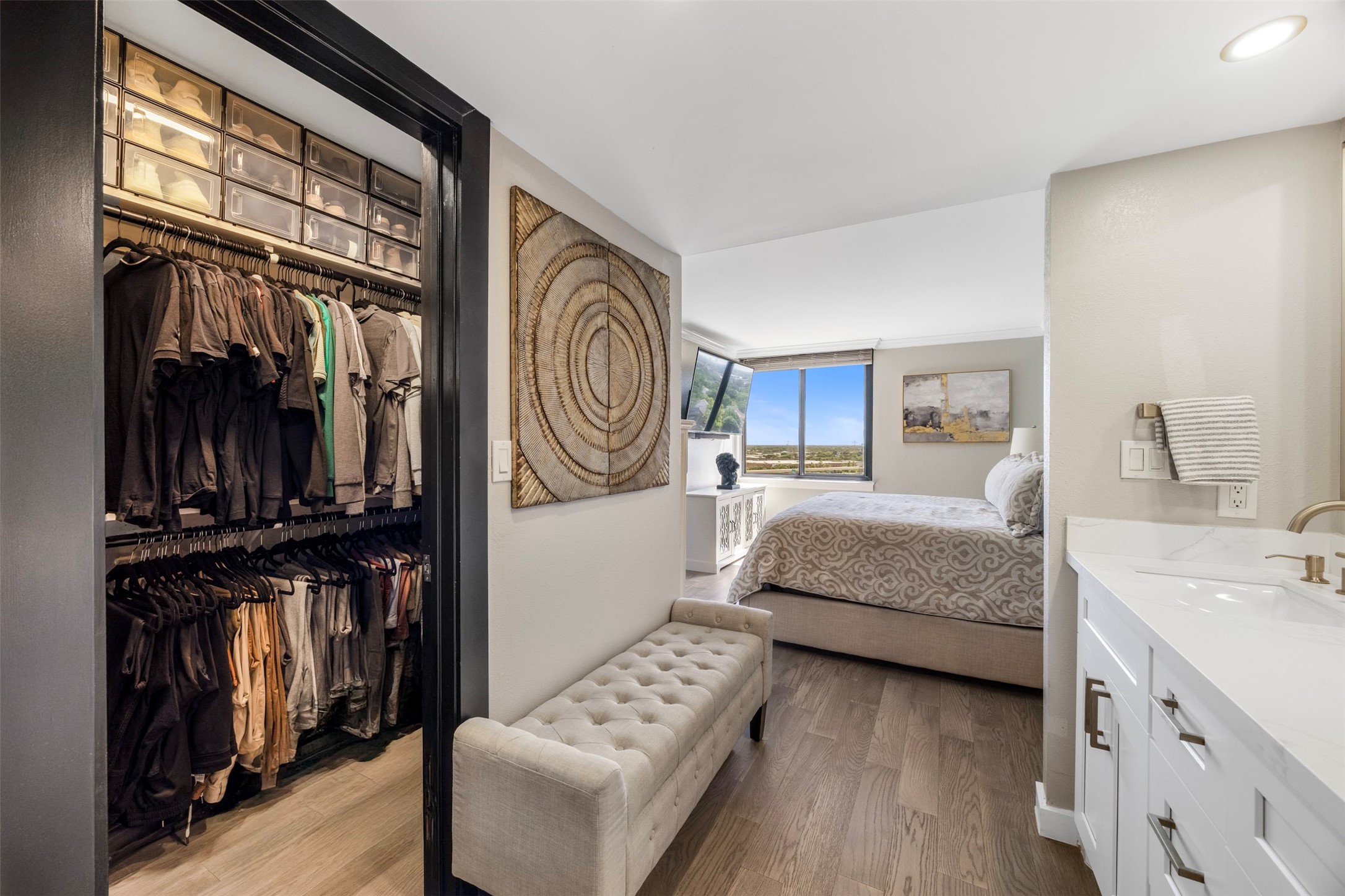 3525 Sage Road, Unit 1403 Houston, TX 77056 - Photo 26 of 47 a bedroom with furniture and a window