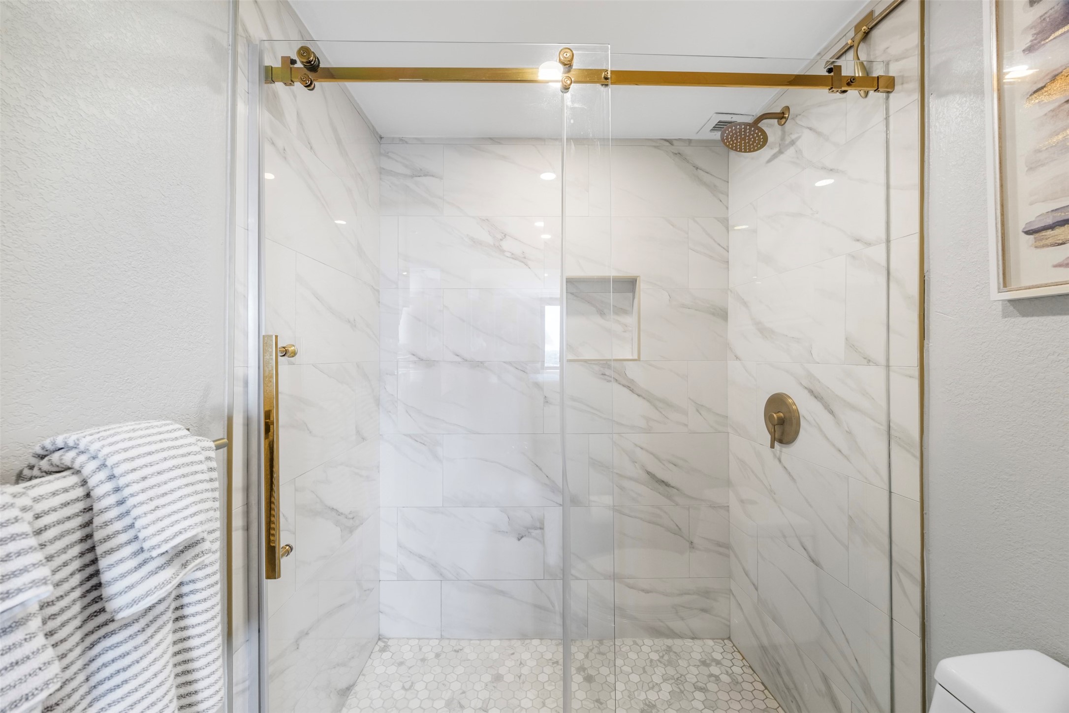 3525 Sage Road, Unit 1403 Houston, TX 77056 - Photo 27 of 47 a bathroom with a shower