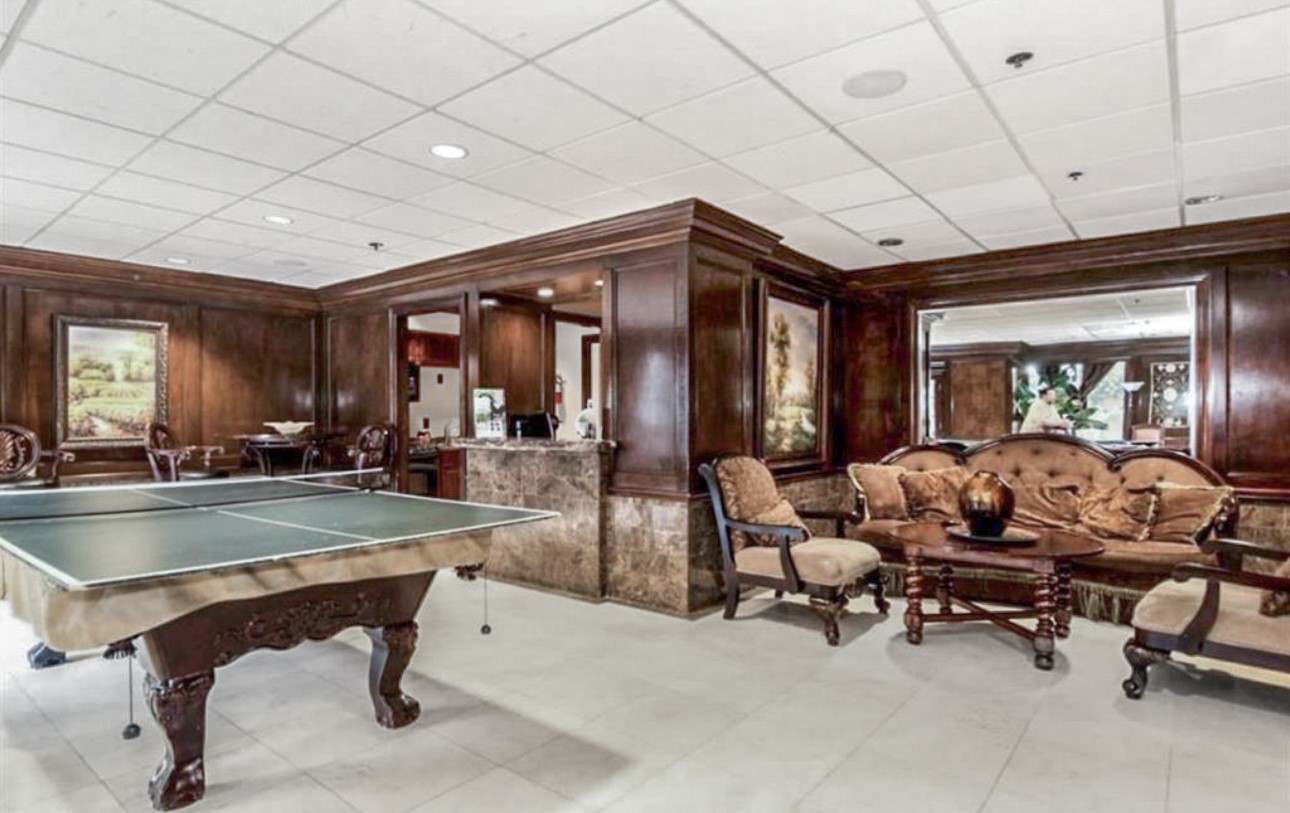 3525 Sage Road, Unit 1403 Houston, TX 77056 - Photo 35 of 47 a view of a room with gym equipment