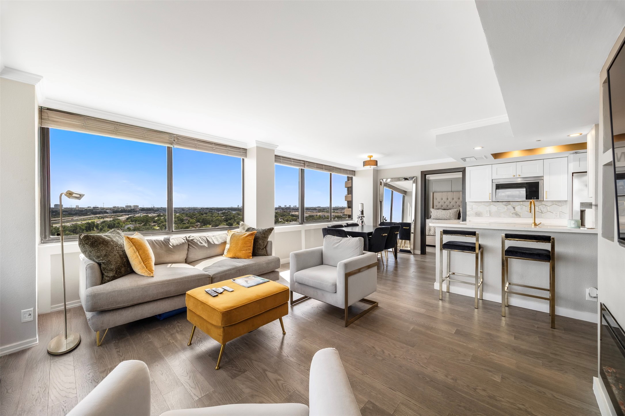 3525 Sage Road, Unit 1403 Houston, TX 77056 - Photo 4 of 47 a living room with furniture and a large window