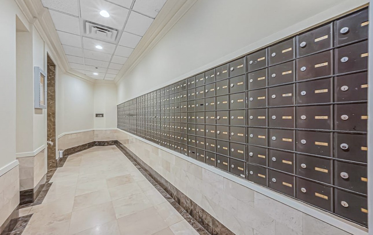 3525 Sage Road, Unit 1403 Houston, TX 77056 - Photo 46 of 47 a view of en suite bathroom with a bathtub and a shower