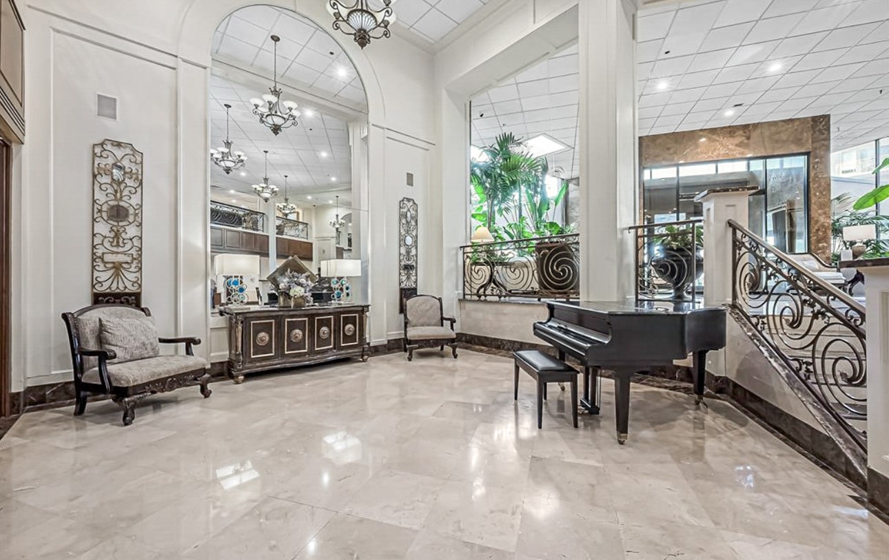 3525 Sage Road, Unit 1403 Houston, TX 77056 - Photo 47 of 47 a living room with furniture