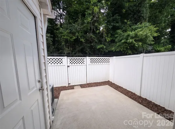 $1,590 | 1215 Green Oaks Lane, Unit F, Charlotte, NC 28205