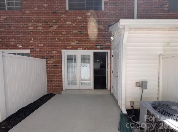 $1,590 | 1215 Green Oaks Lane, Unit F, Charlotte, NC 28205