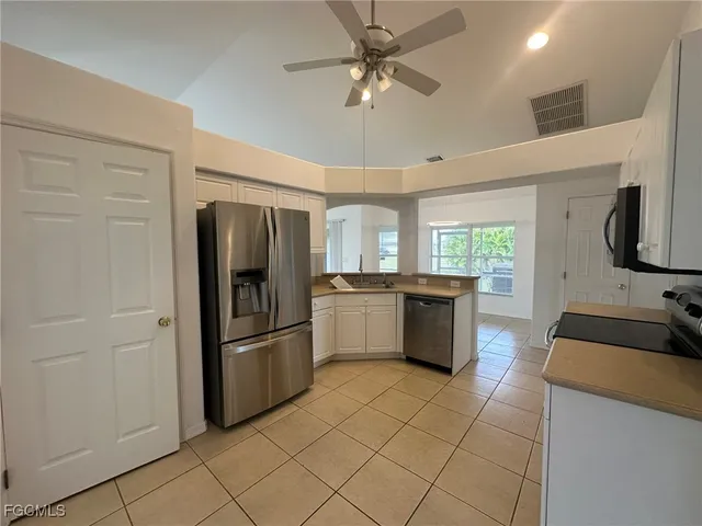 $1,975 | 3929 Northwest 42nd Avenue, Cape Coral, FL 33993