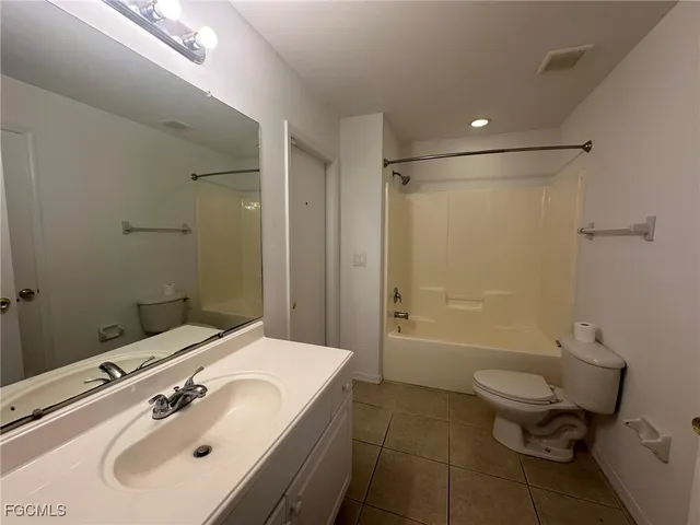 $1,975 | 3929 Northwest 42nd Avenue, Cape Coral, FL 33993