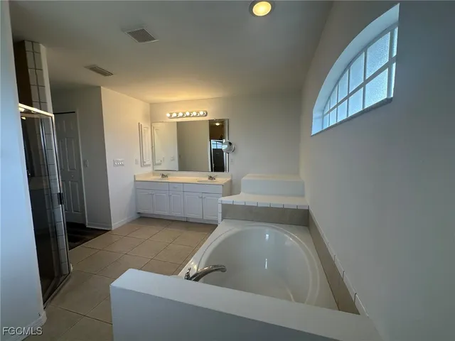 $1,975 | 3929 Northwest 42nd Avenue, Cape Coral, FL 33993