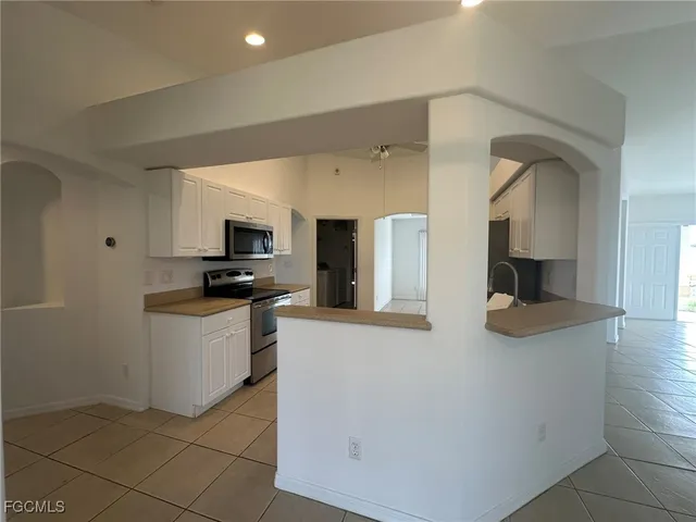 $1,975 | 3929 Northwest 42nd Avenue, Cape Coral, FL 33993