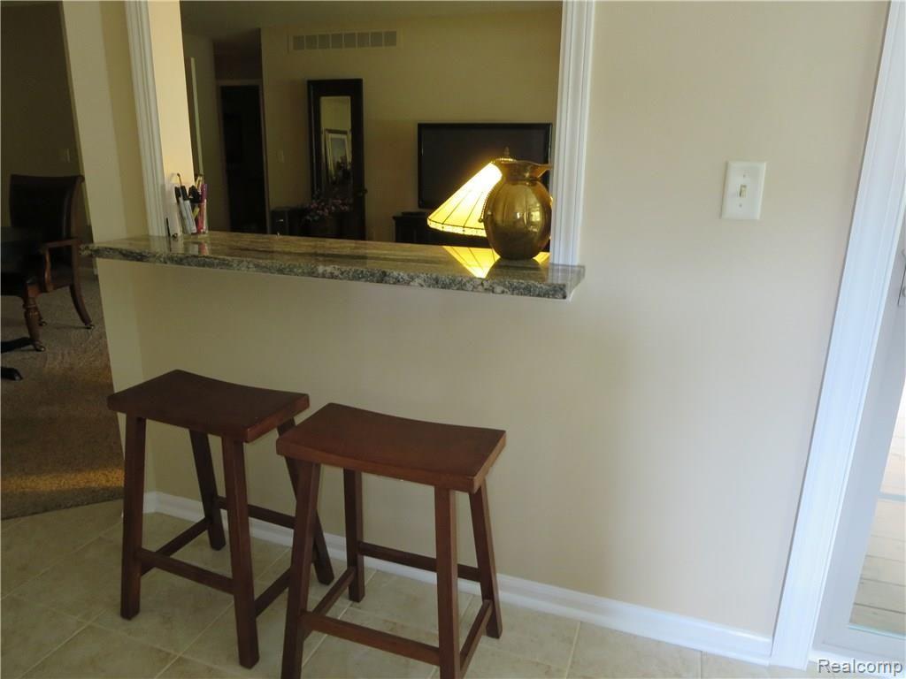762 South Milford Road Milford, MI 48381 - Photo 13 of 23 Eating Space