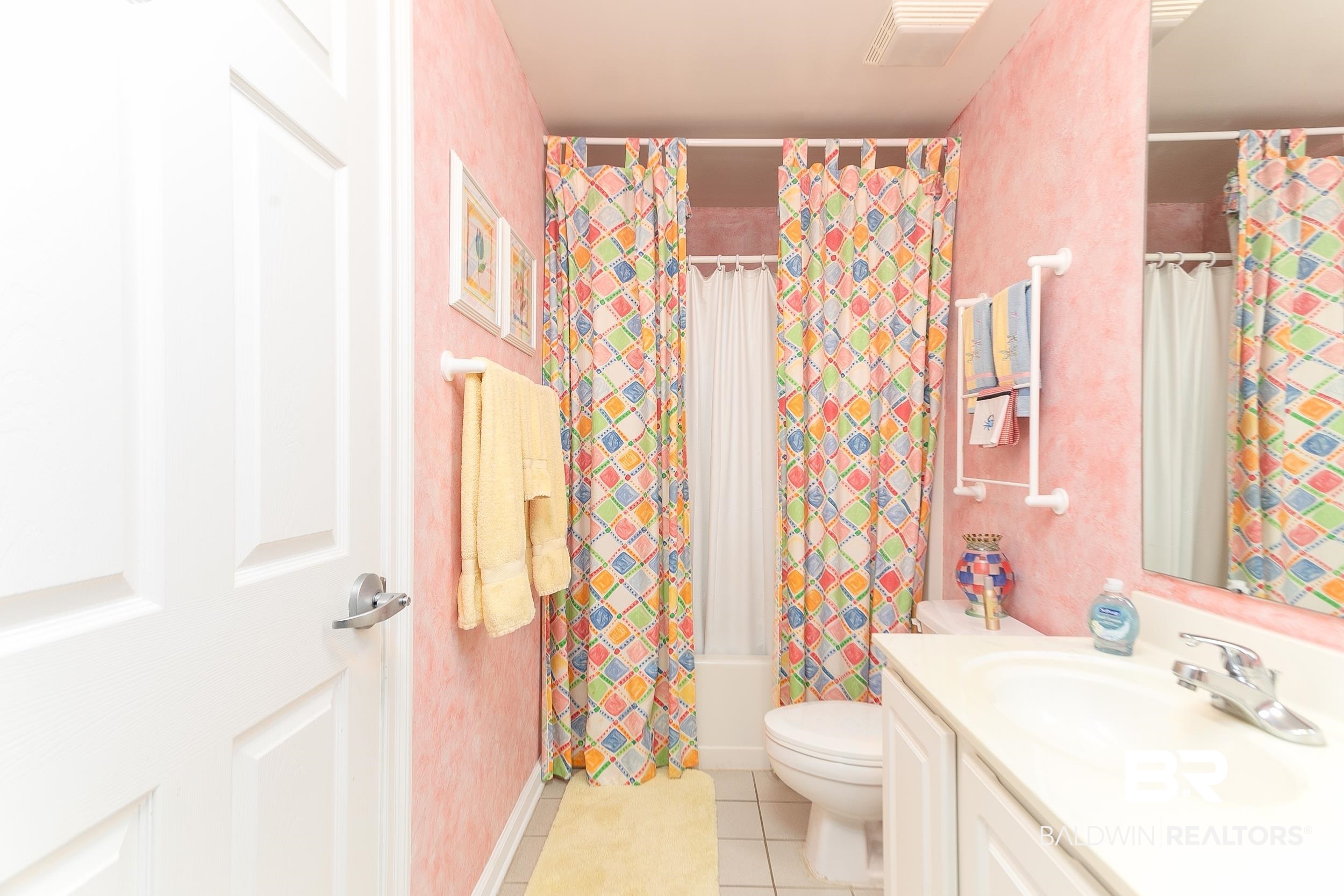27282 Canal Road, Unit 501 Orange Beach, AL 36561 - Photo 21 of 50 En Suite Bathroom3-Hall