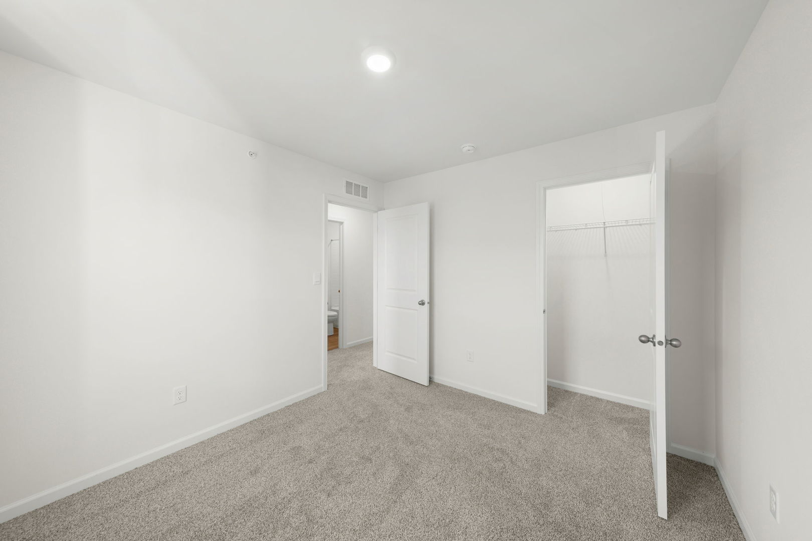 2121 Yellowstone Boulevard, Unit 2121 Mundelein, IL 60060 - Photo 9 of 10 a view of room