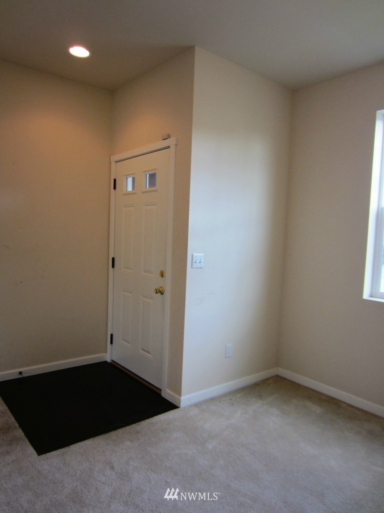 523 Field Place Northeast Renton, WA 98059 - Photo 3 of 22