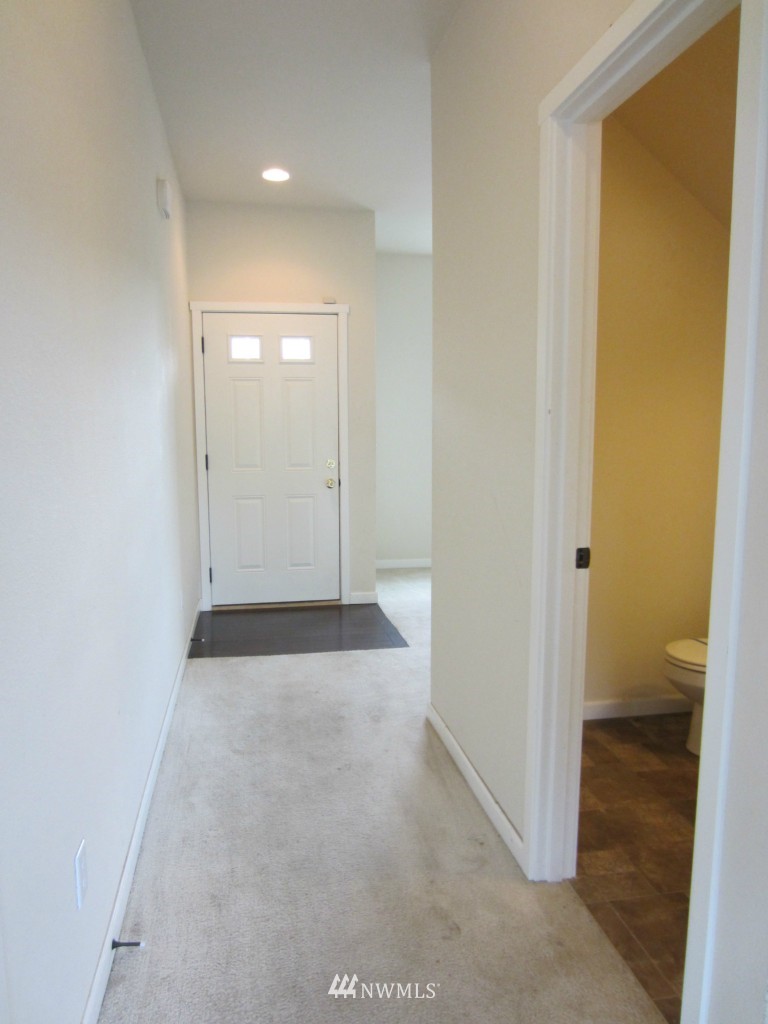 523 Field Place Northeast Renton, WA 98059 - Photo 4 of 22