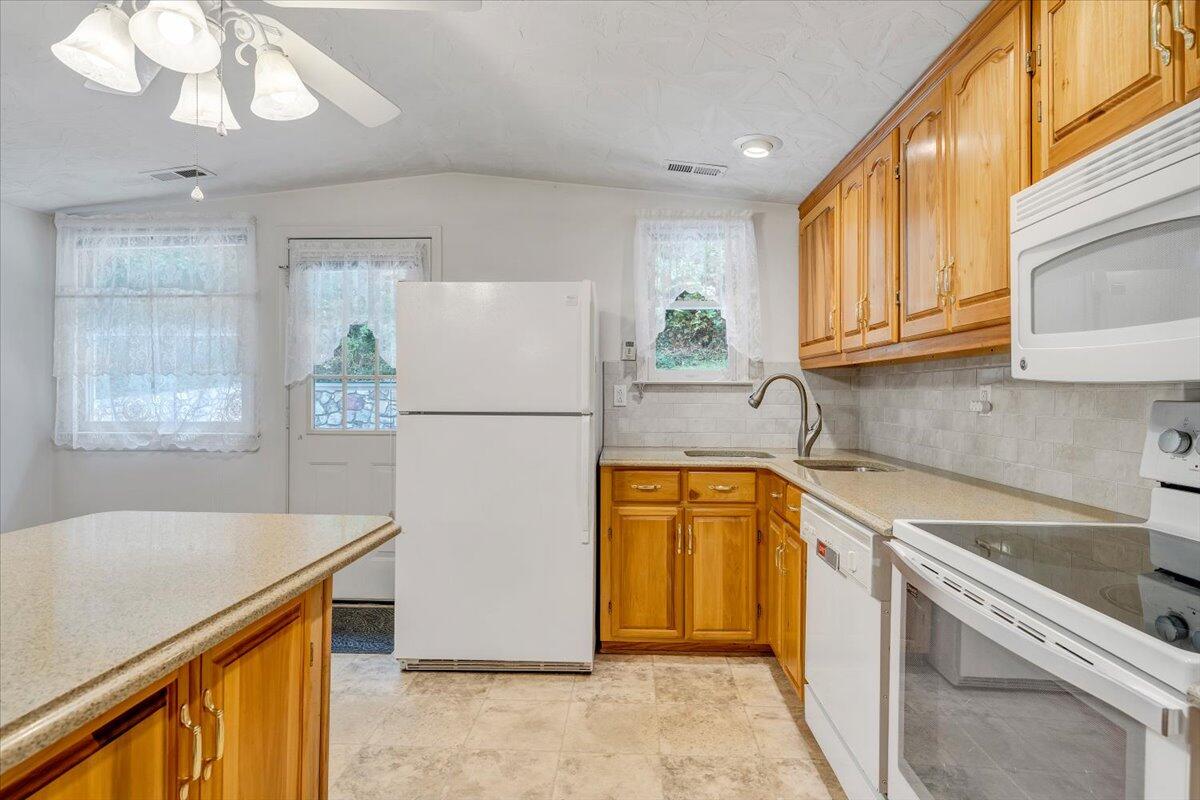 4144 Daugherty Road Salem, VA 24153 - Photo 15 of 57 13-MIB01945