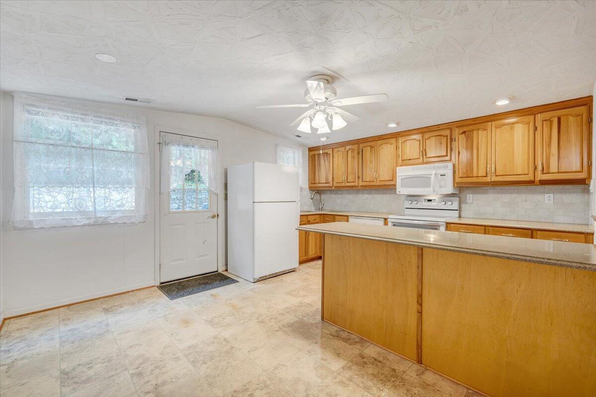 4144 Daugherty Road Salem, VA 24153 - Photo 18 of 57 16-MIB01954