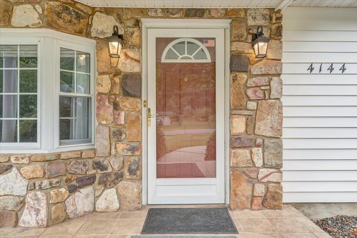 4144 Daugherty Road Salem, VA 24153 - Photo 4 of 57 02-MIB02089