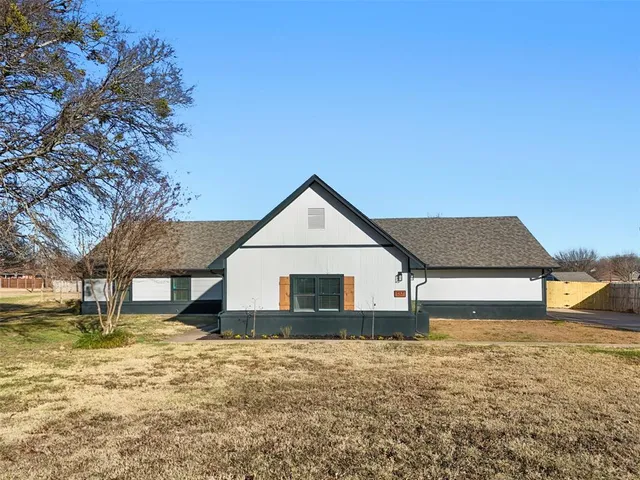 $449,900 | 137 South Meadowbrook Drive, Pottsboro, TX 75076