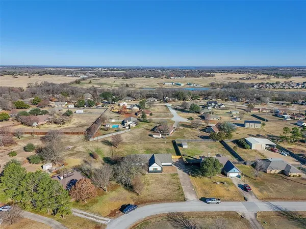$424,900 | 137 South Meadowbrook Drive, Pottsboro, TX 75076