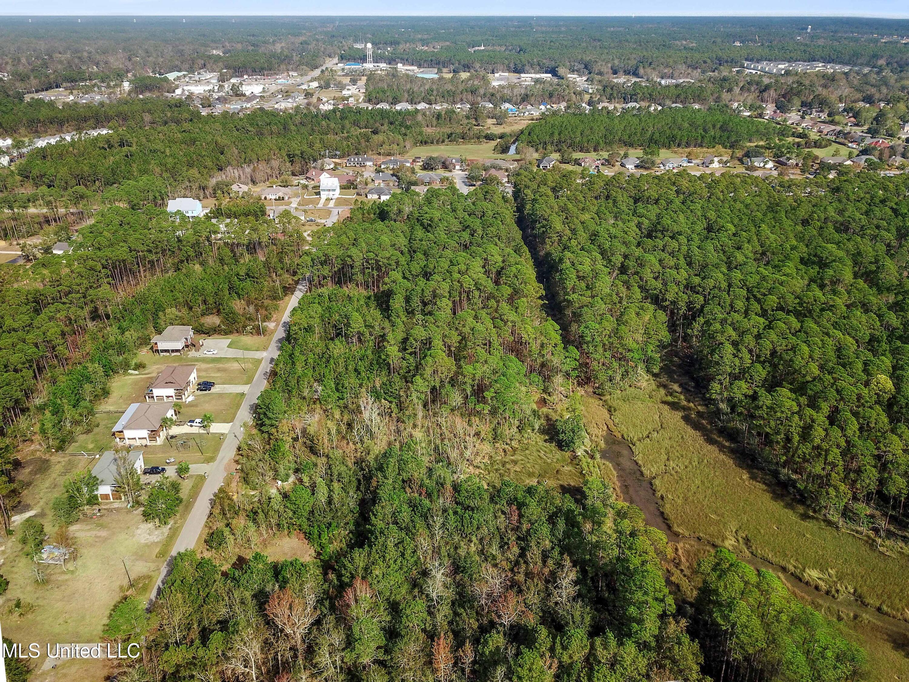 15000 Hummingbird Lane Biloxi, MS 39532 - Photo 3 of 8 003