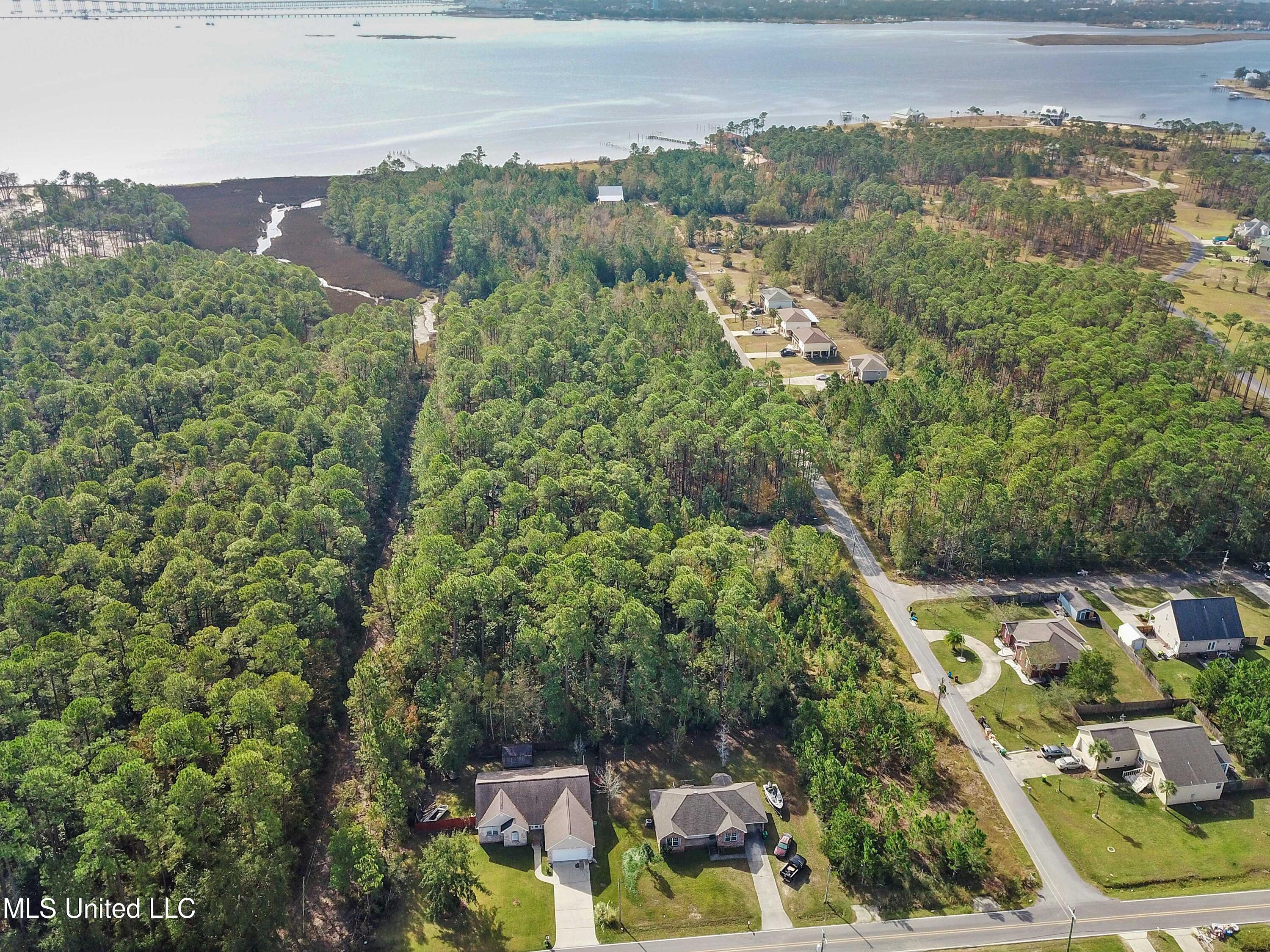 15000 Hummingbird Lane Biloxi, MS 39532 - Photo 4 of 8 004