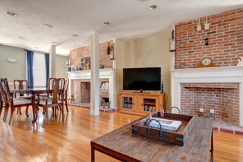 12 Whitins Road Sutton, MA 01590 - Photo 3 of 19