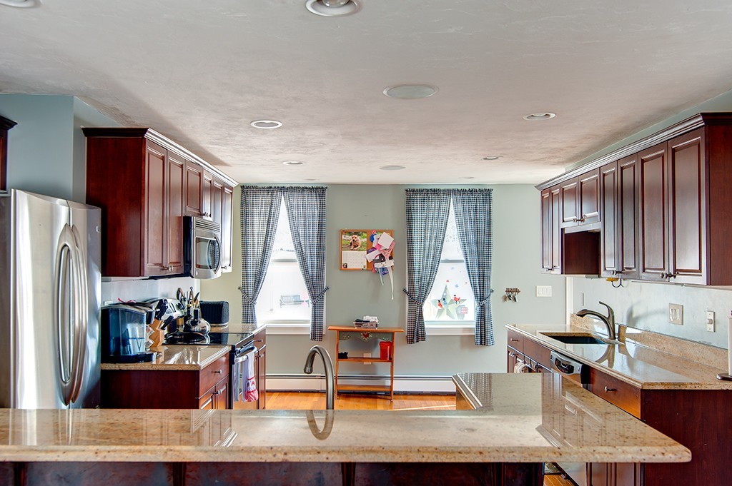 12 Whitins Road Sutton, MA 01590 - Photo 7 of 19