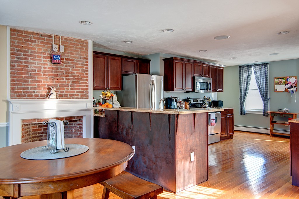12 Whitins Road Sutton, MA 01590 - Photo 8 of 19