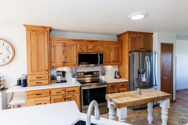 $725,000 | 4230 Northwest Valencia Road, Silver Lake, KS 66539