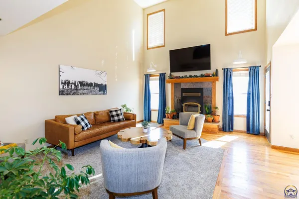 $725,000 | 4230 Northwest Valencia Road, Silver Lake, KS 66539