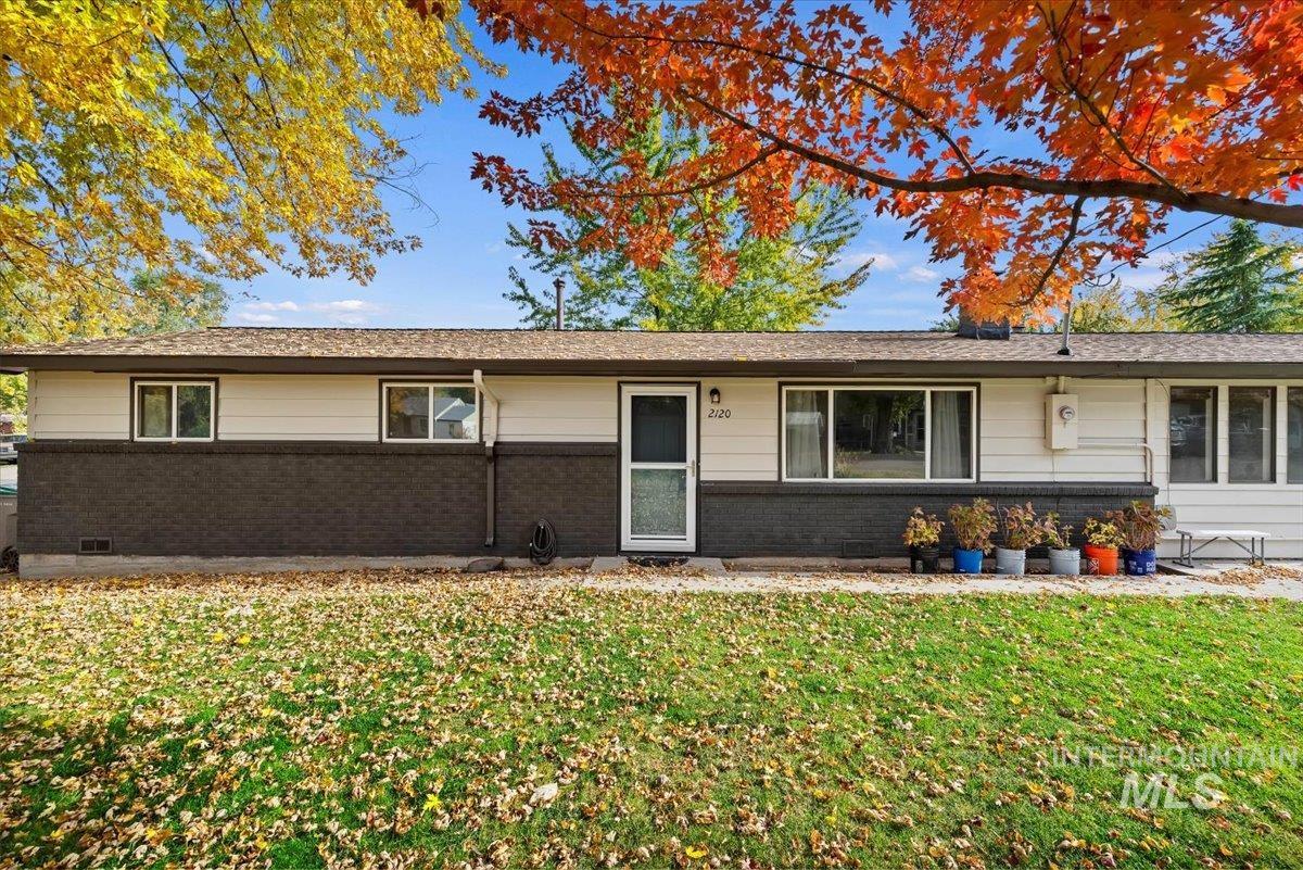 Single story home featuring a front lawn and brick siding