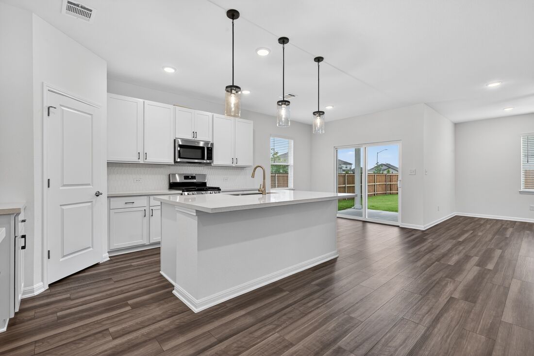 201 Makinaw Road Hutto, TX 78634 - Photo 4 of 28 201 Makinaw Road ~ Ready Now