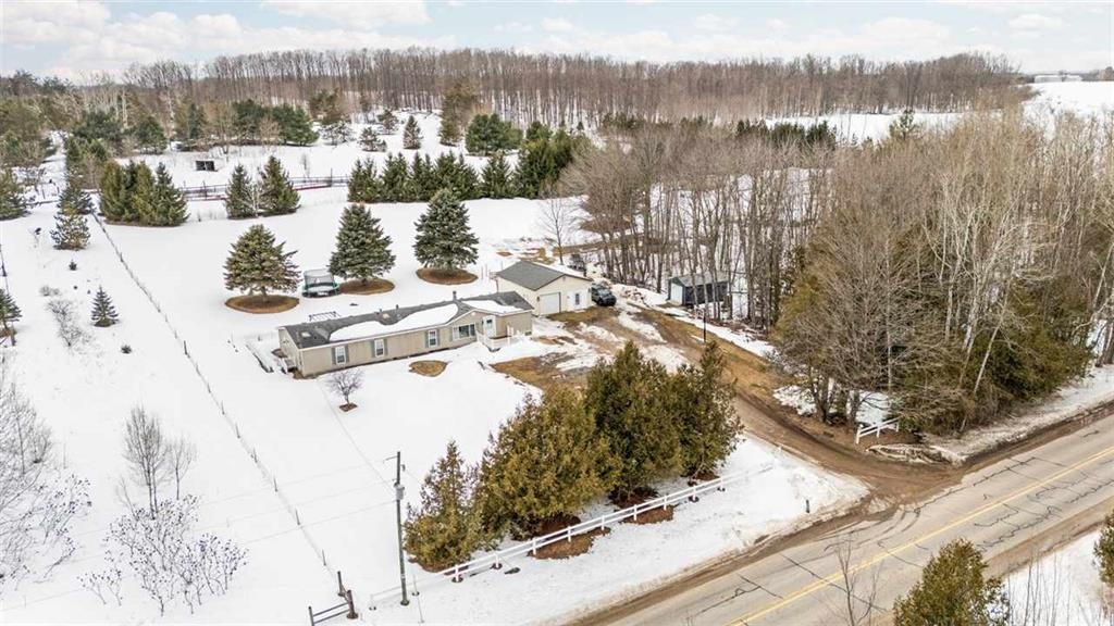 305 North Advance Road East Jordan, MI 49727 - Photo 10 of 47