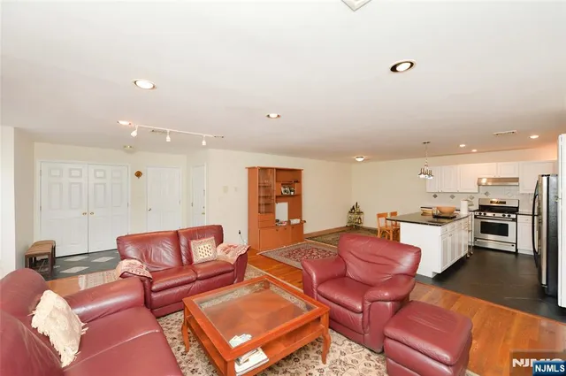 $499,000 | 150 Grand Avenue, Unit 1A, Hackensack, NJ 07601