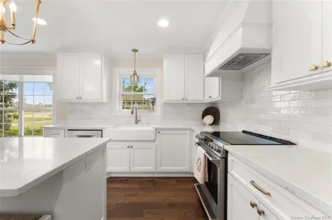 $484,900 | 1117 Inverness Drive, Lake Charles, LA 70605