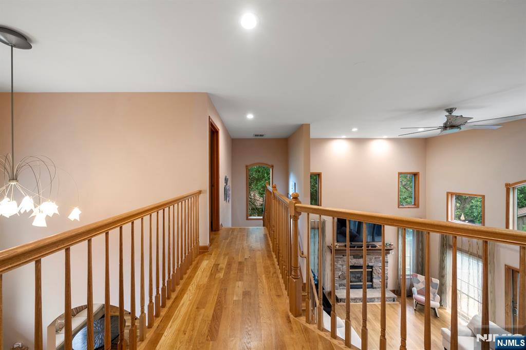 325 Cooper Place Paramus, NJ 07652 - Photo 16 of 31