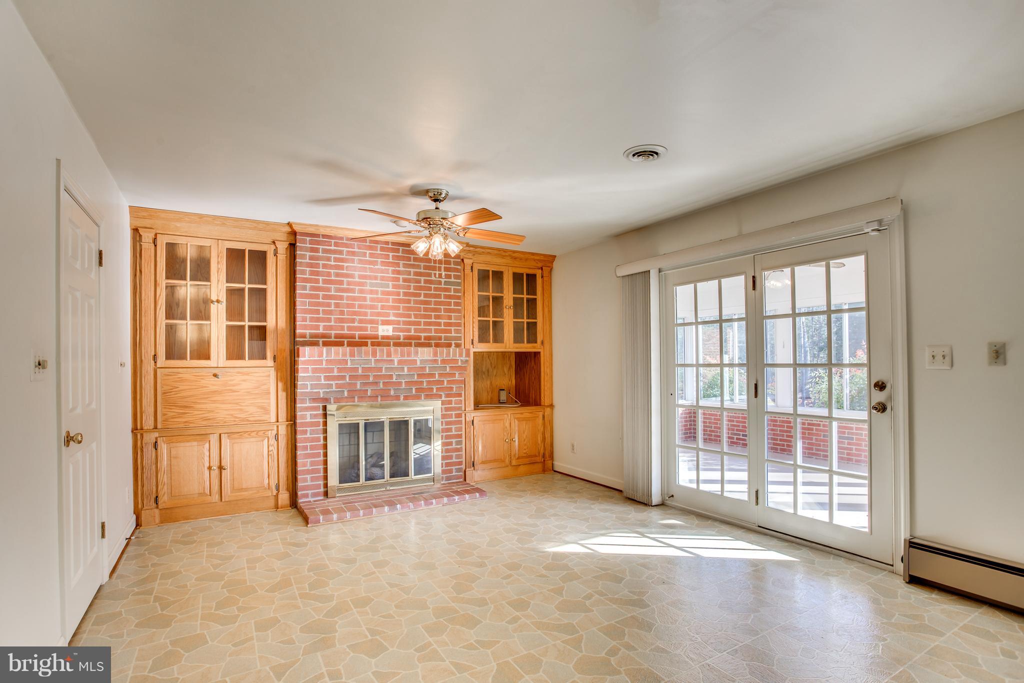 4950 Lansdowne Road Fredericksburg, VA 22408 - Photo 12 of 29 Family room beside kitchen and sunroom