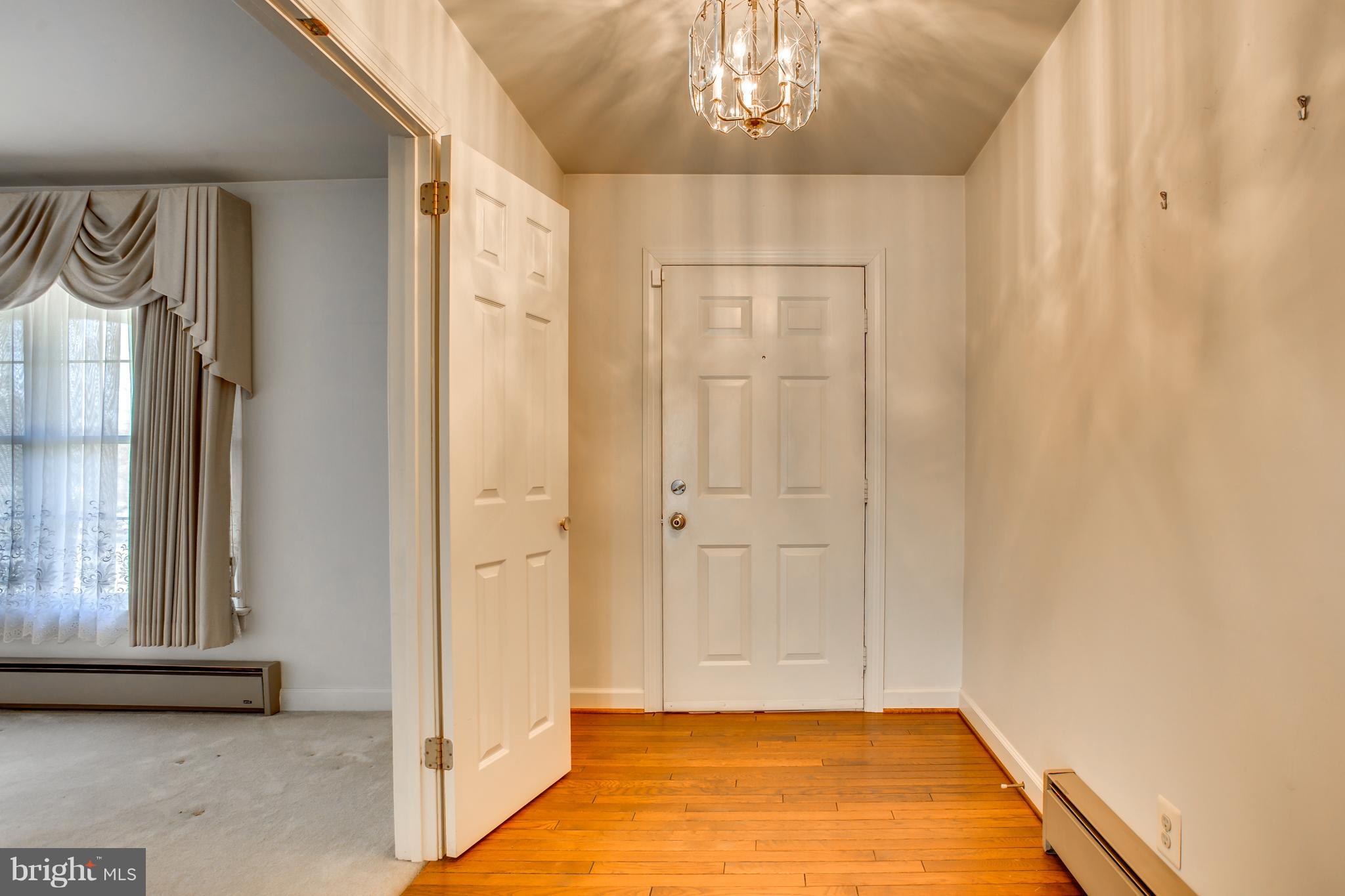 4950 Lansdowne Road Fredericksburg, VA 22408 - Photo 19 of 29 Foyer