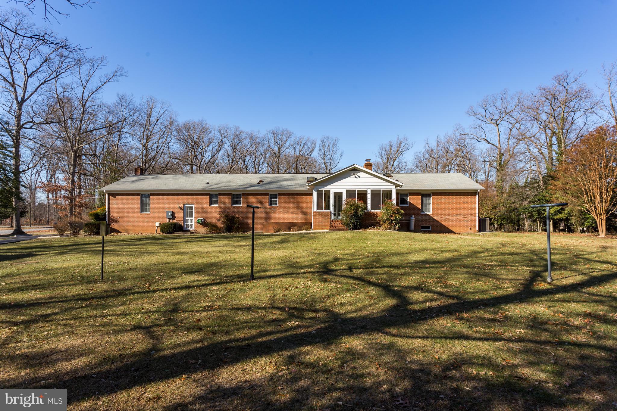 4950 Lansdowne Road Fredericksburg, VA 22408 - Photo 7 of 29 Great location for a swimming pool.