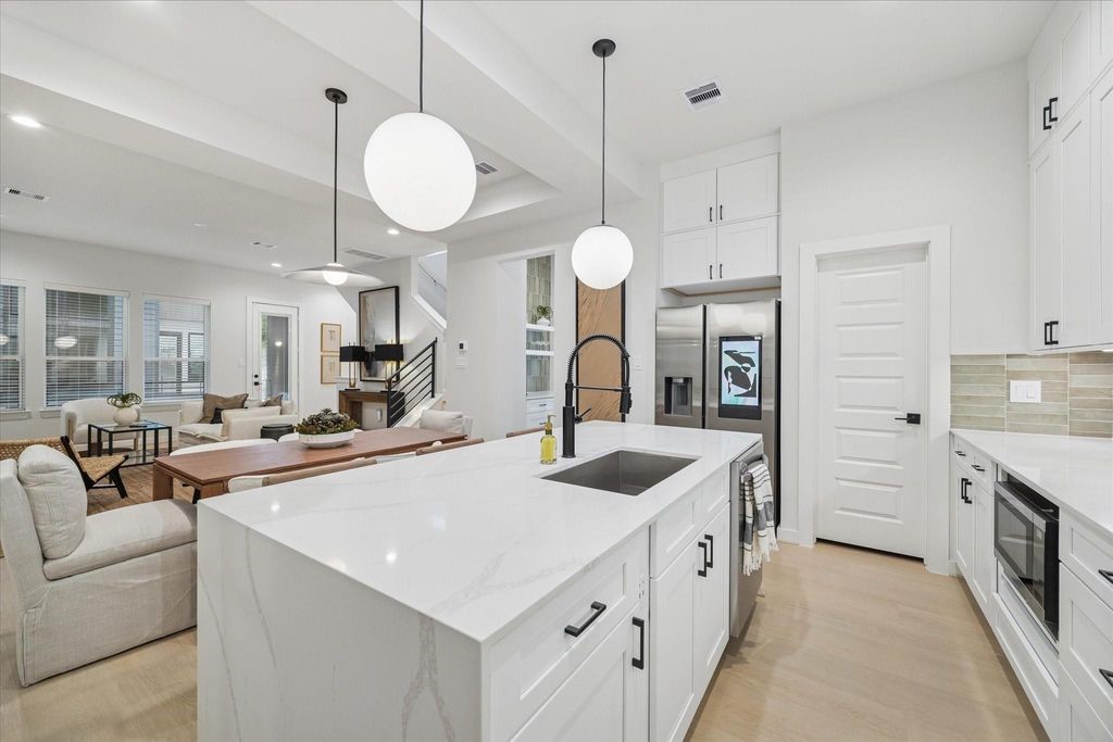 811 Thornton Road, Unit A Houston, TX 77018 - Photo 9 of 24 Gallery Image 9